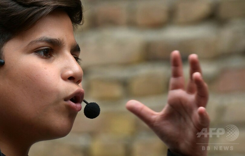パキスタンが熱狂する11歳の「モチベーショナルスピーカー」は本物か？