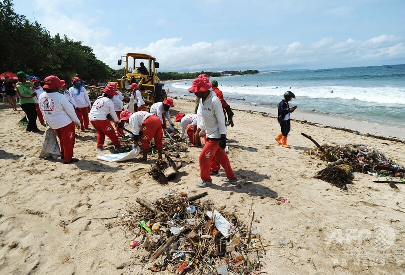 くつろぐにくつろげない…人気ビーチがごみだらけ インドネシア・バリ島