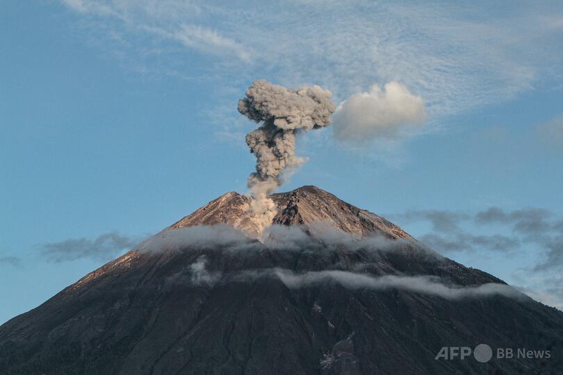 インドネシア・スメル山で大規模噴火 警戒レベル最高に