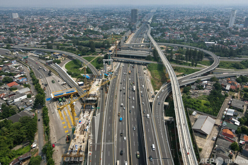 児童12人レイプ容疑、教師の男逮捕 インドネシア