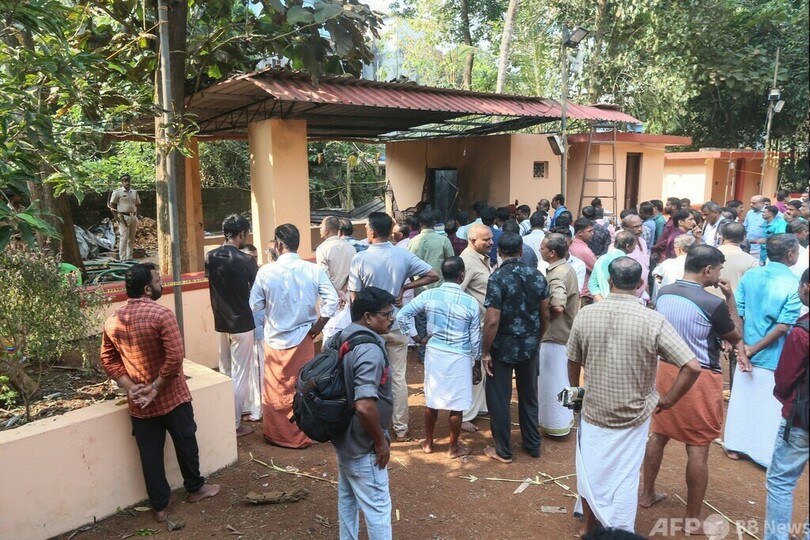 無許可の花火イベントで爆発、150人超負傷 インド寺院