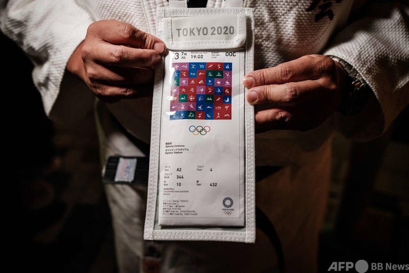 チケットに400万円以上つぎ込んだ熱狂的五輪ファン、開会式は会場の外で