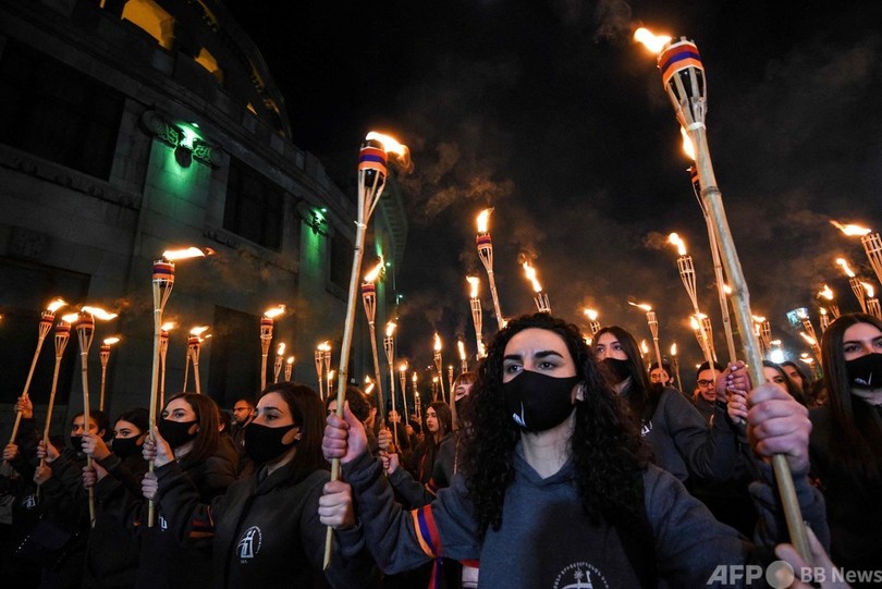 アルメニア虐殺から106年、たいまつ掲げ市民ら首都行進