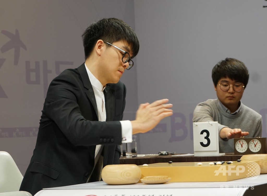 世界「七冠」の柯潔九段、初の棋聖獲得 中国囲碁三大タイトル 世界「七冠」の柯潔九段、初の棋聖獲得 中国囲碁三大タイトル