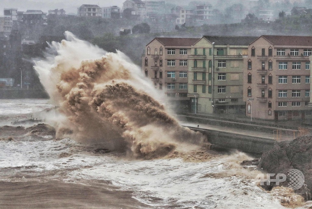 中国東部に台風9号上陸、土砂崩れで13人死亡 報道