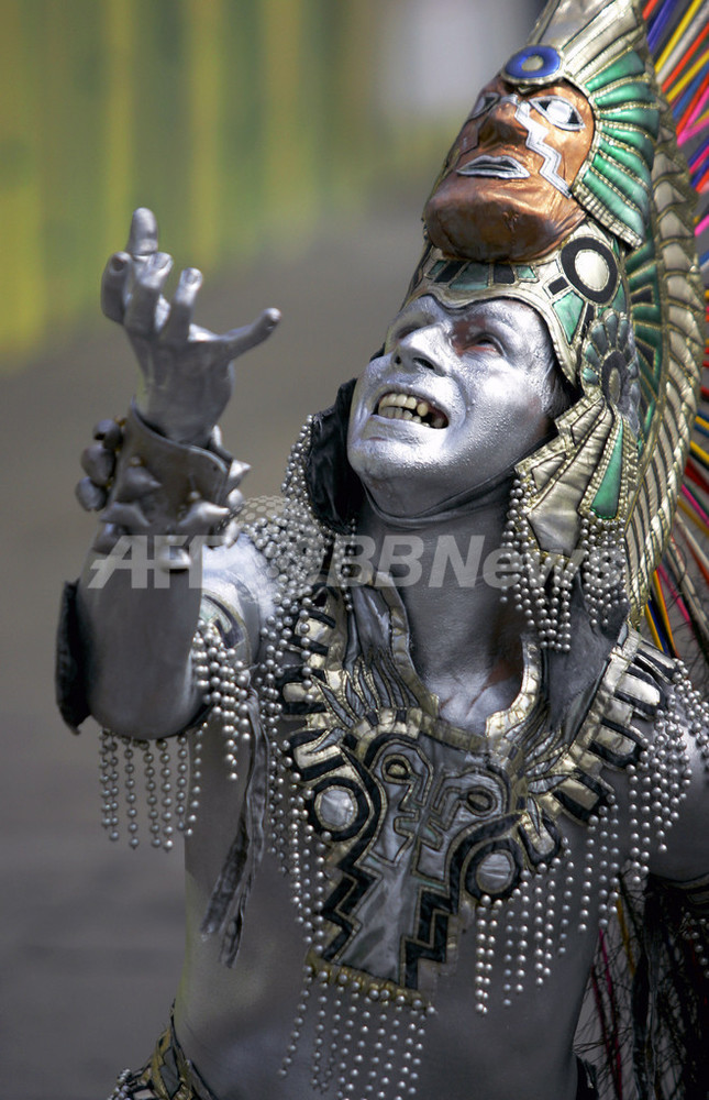 メキシコ 路上で古代アステカ踊り 写真6枚 国際ニュース Afpbb News