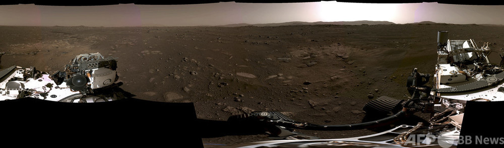 火星地表のパノラマ画像 NASA探査車が撮影