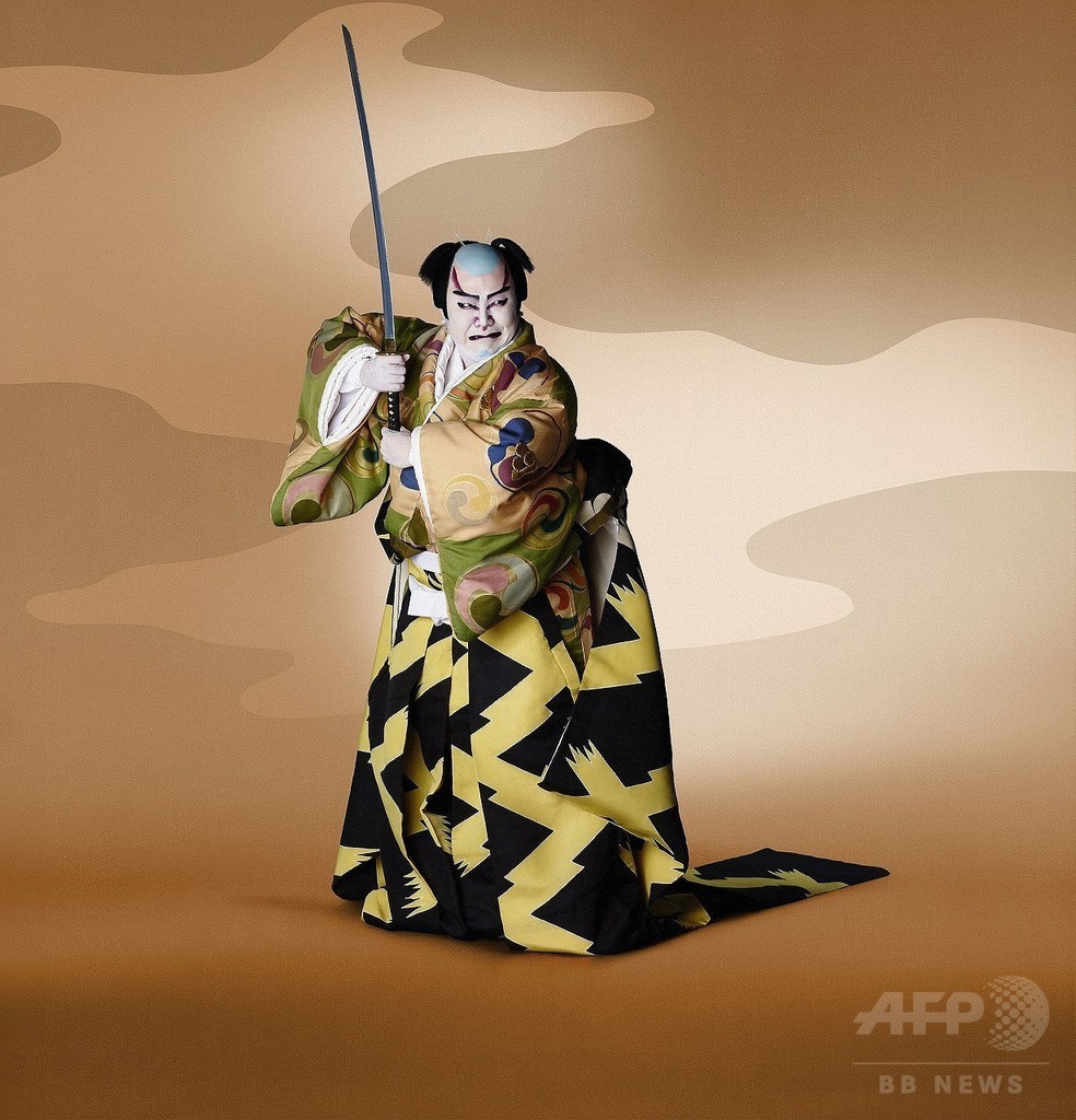 伝統芸能を世界に発信「ユニクロ×松竹歌舞伎」プロジェクト、国内では26日から発売