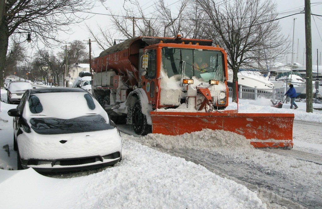 米国で記録的寒波、「5分で凍傷」の恐れも