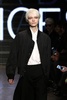 米ニューヨーク市内で発表された「DKNY」15/16年秋冬コレクション（2015年2月14日撮影）。(c)AFP/Getty Images/Neilson Barnard