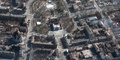 ウクライナ南部マリウポリで、ロシア軍の空爆を受けたとされる劇場を捉えた衛星画像。マクサー・テクノロジーズ提供（2022年3月29日撮影・公開）。(c)AFP PHOTO / Satellite image © 2022 Maxar Technologies