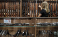 ブラジル・サンパウロの銃販売店（2019年1月15日撮影）。(c)Miguel SCHINCARIOL / AFP