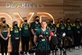 東京五輪への出発を控え、シドニー空港で取材に応じるオーストラリア・ソフトボール女子代表選手（2021年5月31日撮影）。(c)SAEED KHAN / AFP