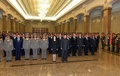 北朝鮮の平壌（Pyongyang）にある錦繍山太陽宮殿（Kumsusan Palace of the Sun）を訪れた金正恩（キム・ジョンウン、Kim Jong-Un）第1書記と李雪主（リ・ソルジュ、Ri Sol-Ju）夫人ら（2013年12月17日撮影）。(c)AFP/KCNA VIA KNS