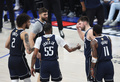 23-24NBAファイナル（7回戦制）第4戦、ダラス・マーベリックス対ボストン・セルティックス。試合に臨むダラス・マーベリックスのルカ・ドンチッチ（右から2人目、2024年6月14日撮影）。(c)Tim Heitman/Getty Images/AFP