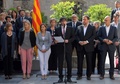 スペインからの独立の是非を問う住民投票実施を発表するカタルーニャ自治州のカルレス・プチデモン州首相（中央、2017年6月9日撮影）。(c)AFP/LLUIS GENE
