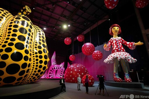 草間彌生の展覧会開催 英マンチェスター 写真21枚 国際ニュース：AFPBB