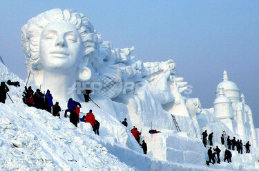 巨大雪像の芸術祭、中国で間もなく開幕 写真1枚 国際ニュース：AFPBB News