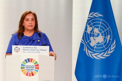 支持率2％の不人気大統領、お手盛りで給与倍増 月額144万円に ペルー