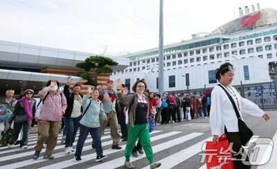 韓国・ノービザ入国初日、中国人団体観光客2700人が仁川港に到着