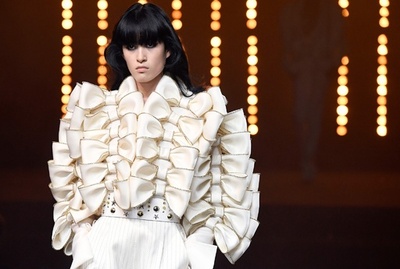 「ヴィクター&ロルフ」18/19年秋冬パリ・オートクチュール