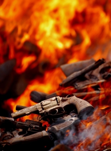 フィリピンでまた政治家襲撃事件、自宅で撃たれ重体 副町長候補者