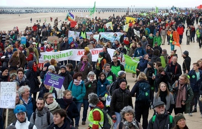 「COP21は野心的な取り決めを」、ベルギーで1万人がデモ