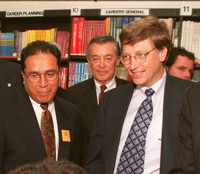 マイクロソフト、著作権付き書籍をオンラインで公開