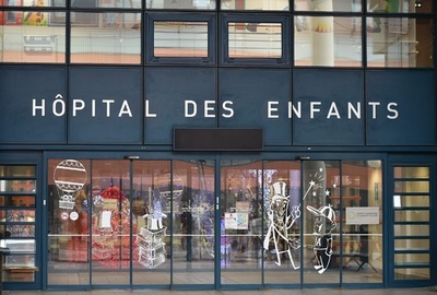 病院から連れ去られた病気の赤ちゃん保護、父親を拘束 フランス