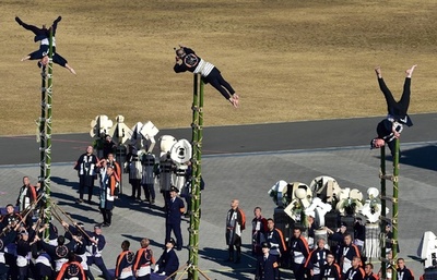 新春恒例、東京消防庁の出初め式 はしご乗りや訓練を披露