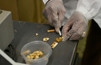 吸い殻をプラスチックに、世界に広まる米ベンチャーの取り組み