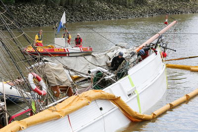約2億円かけて修復されたばかりのビンテージ船、衝突で沈没 ドイツ