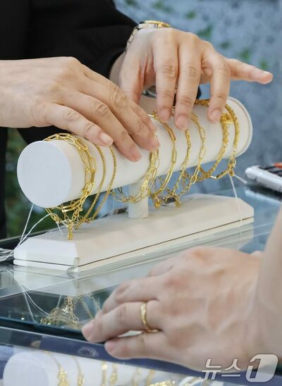 韓国・トンネルで発見された「時価9000万ウォン超」金ブレスレット…「夫婦げんかで投げ捨て」と判明