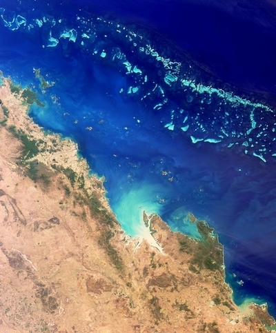 ニュージーランド、地震で豪州に30センチ接近