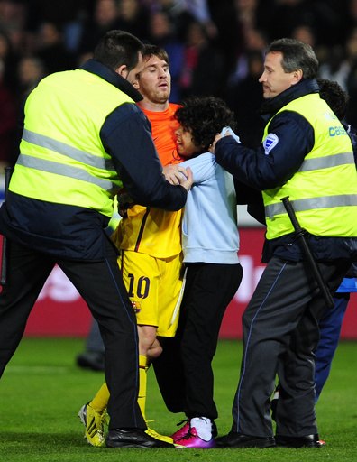 メッシがバルセロナで通算300得点、グラナダに逆転勝利