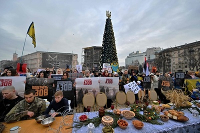 ロシア拘束アゾフ連隊隊員の解放訴え キーウ