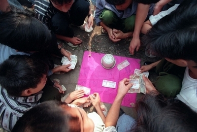 借金のかたに実の娘を差し出す、インド