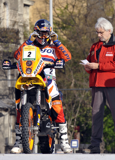 コマ 中欧ラリー二輪部門第1ステージを制す