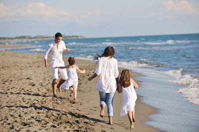 フランスは夢の国？米国で有給休暇の保障求めて署名活動