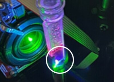 【大阪工業大学】らせんの光を“足し算”で賢く アキラル分子から円偏光アップコンバージョンを実現