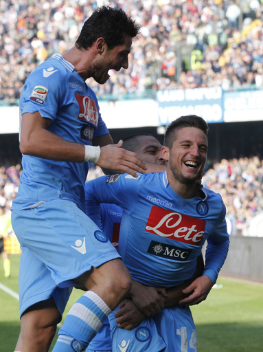 ナポリ、サンプドリア下し2位ローマに迫る