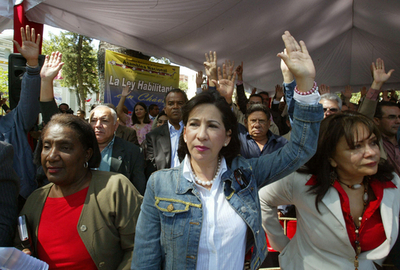 チャベス大統領が権限強化へ、単独での法律制定も可能に - ベネズエラ