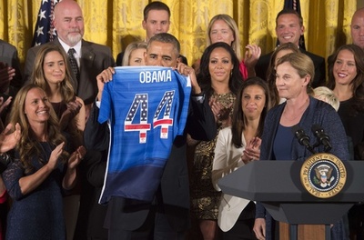 女子サッカーW杯制した米代表、ホワイトハウスを表敬訪問