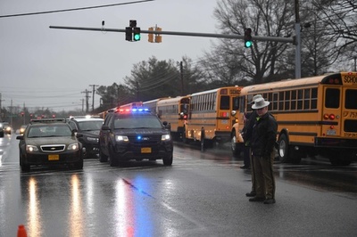 米高校で生徒が発砲 2人負傷、容疑者死亡