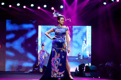 「海峡両岸チャイナドレス文化祭」、中国や台湾の愛好家500人が集合 福建・アモイ