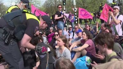 動画:グレタさん、抗議デモ参加で2度拘束 オランダ