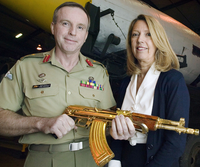 豪の戦争記念館、フセイン時代の狙撃銃を公開