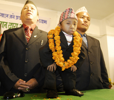 身長わずか56センチ、ギネス認定求めて欧州ツアーへ ネパール