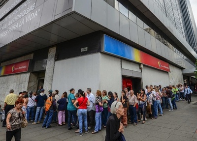 紙幣流通停止のベネズエラ、新札届かず混乱広がる 国境封鎖延長