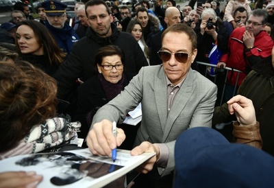 俳優ヴァン・ダムさん、チワワ救う 偽ペットパスポートで安楽死危機